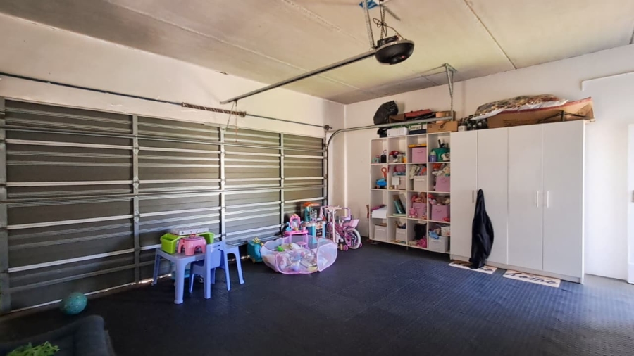 To Let 4 Bedroom Property for Rent in Avalon Estate Western Cape